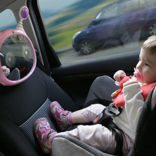 BM702-girl-in-car